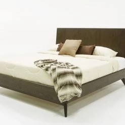 VIG Modrest Novak Modern Dark Oak Bed